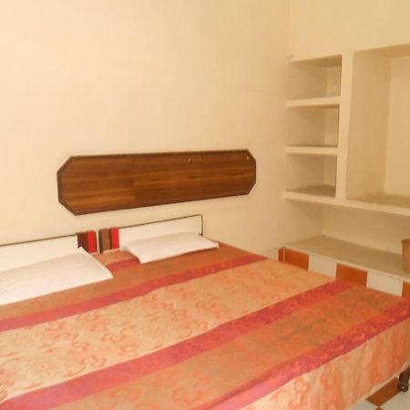 Gaurav Guest House Матура Екстериор снимка