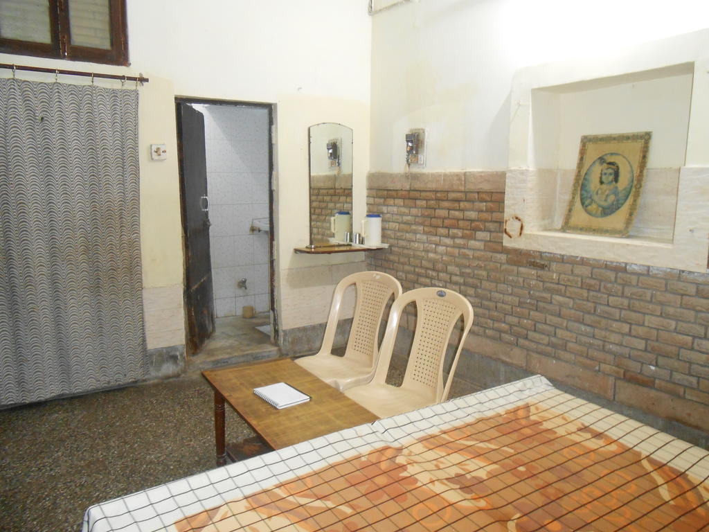 Gaurav Guest House Матура Екстериор снимка