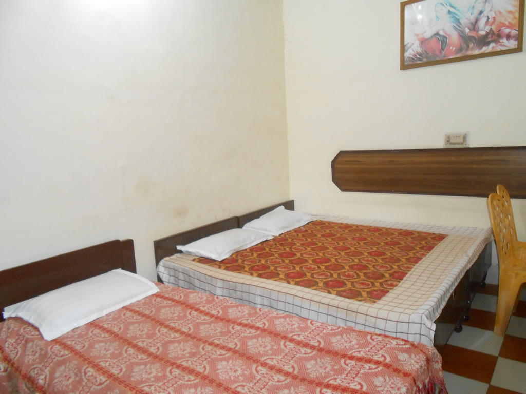 Gaurav Guest House Матура Екстериор снимка